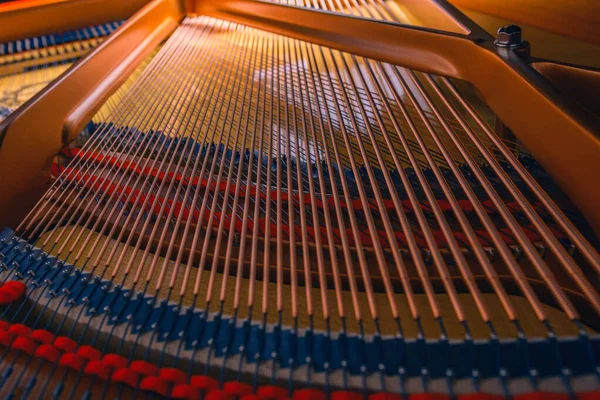 Interior Piano Preto Com Todos Seus Detalhes Martelos Cordas Teclas — Fotografia de Stock