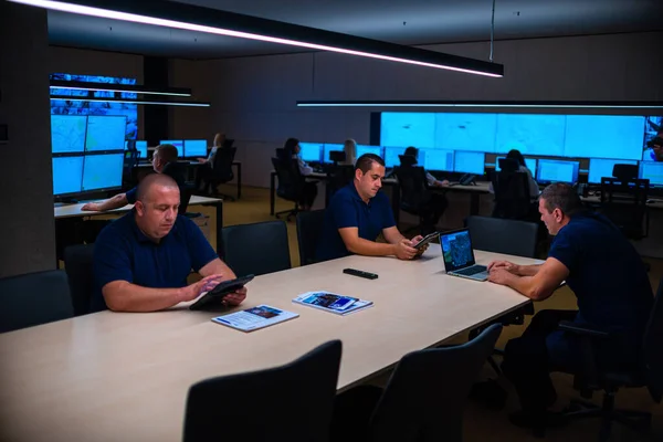 Group Security Officers Tech Guys Meeting Main Security Data Center — Stock Photo, Image