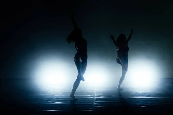 Giovane Coppia Balletti Durante Una Pratica Danza Studio — Foto Stock