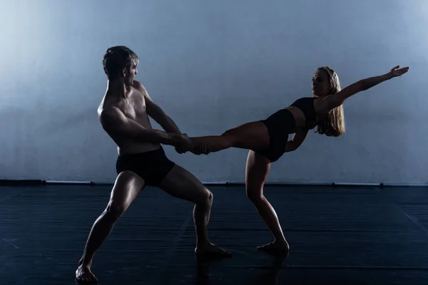 Artistas Danza Moderna Practicando Una Rutina Ballet Coreográfico — Foto de Stock