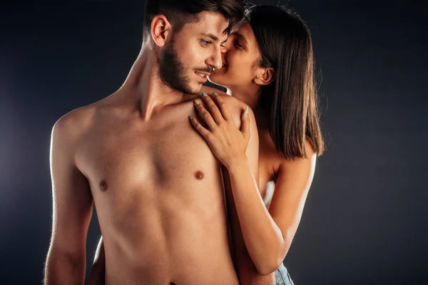 Studio Fashion Shot Shirtless Guy Girl Cuddling Together — Stok Foto