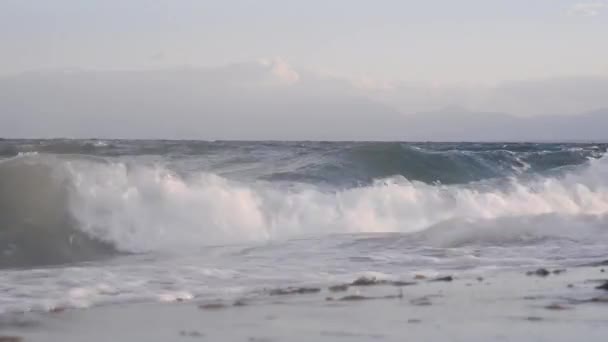Bølger Som Knuses Stranden Solnedgang Hellas – stockvideo