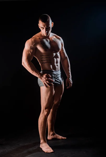 Δυνατός Και Κατάλληλος Άνθρωπος Bodybuilder Αθλητικός Μυώδης Αθλητής Άθληση Και — Φωτογραφία Αρχείου
