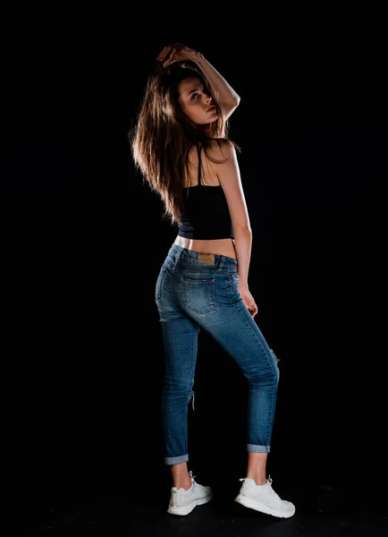 Corpo Tiro Uma Jovem Mulher Legal Vestindo Jeans Estilo Moderno — Fotografia de Stock