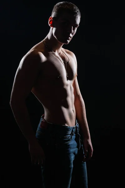 Retrato Silueta Alto Contraste Sexy Modelo Masculino Joven Sin Camisa — Foto de Stock