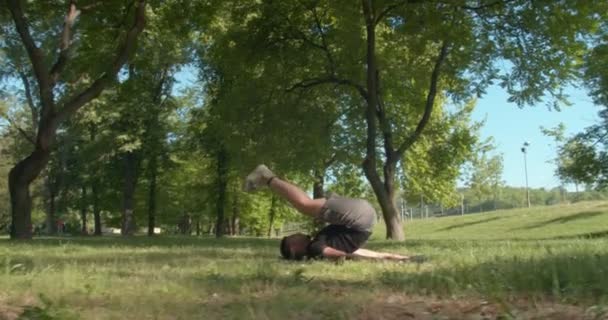 Young Man Trying Make Handstand Park Morning — Free Stock Video