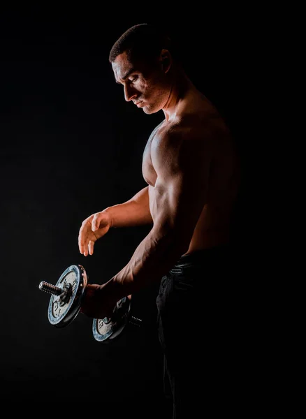 筋肉ハンサムな男性行う健康管理フィットネス演習でジム裸胴 — ストック写真