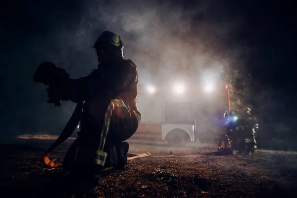 Bombeiros Preparando Várias Ferramentas Usadas Para Eliminar Riscos Incêndio — Fotografia de Stock