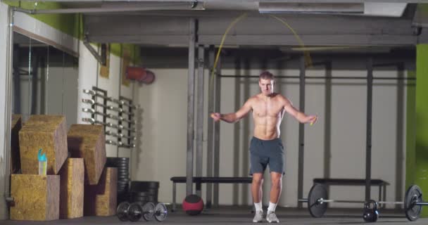 Fitness Adamı Beden Eğitiminde Crossfit — Stok video