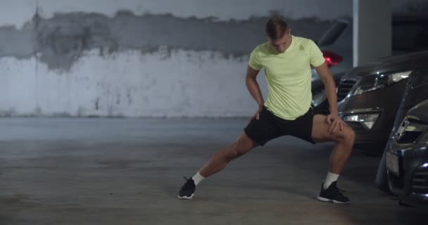 Masculin Boxer Antrenament Greu Sala Gimnastică — Videoclip de stoc