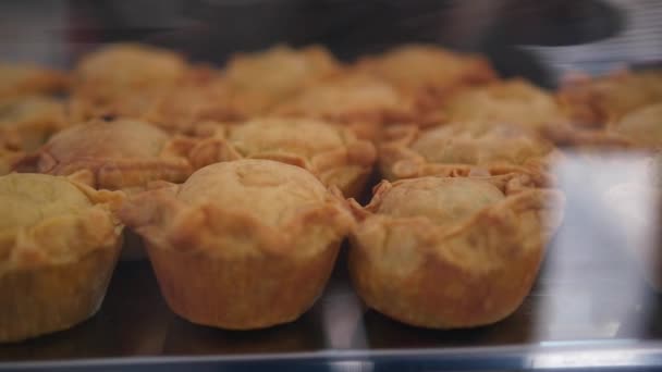 Pastel de nata, massa típica de Lisboa - Portugal . — Vídeo de Stock