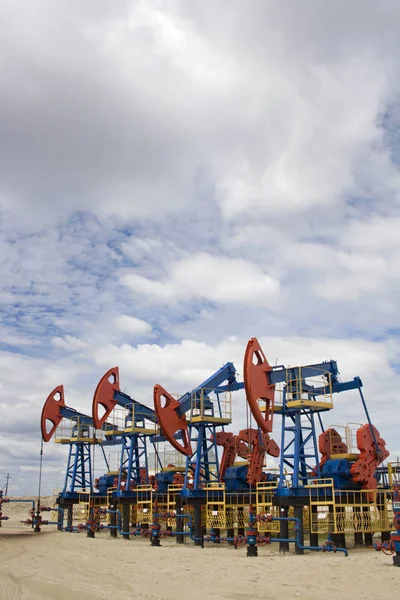 Indústria de petróleo e gás. Bombas de óleo — Fotografia de Stock