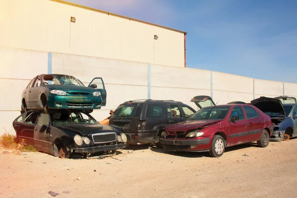 Кладовище Автомобілів Розбиті Автомобілі Продаються Запчастинах — стокове фото