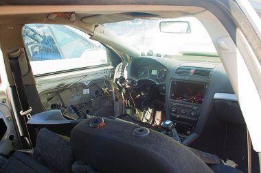  Arabalar, otomobil kırık bir mezarlık yedek parça satmak.