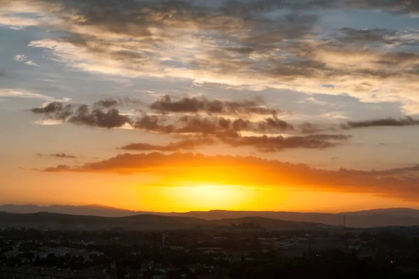 Nascer Sol Muito Bonito Com Sol Brilhante Acima Solo — Fotografia de Stock