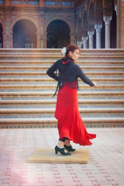 Turistler ve yayaları Merkezi, Seville.Spain, Sevilla, Şubat 2018 yılında Flamenko dansçısı gerçekleştirir.