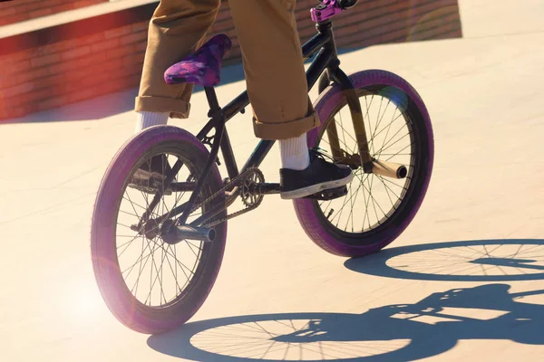 Kerel Doet Extreem Springen Fiets — Stockfoto