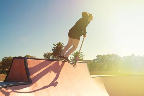 Tipo Hace Salto Extremo Scooter — Foto de Stock