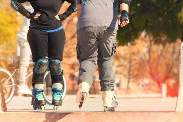 Πατίνια Closeup Πόδια Στο Skatepark Ακραίο Άθλημα — Φωτογραφία Αρχείου