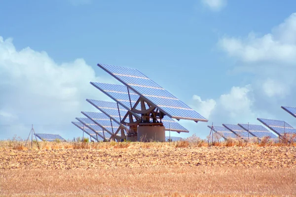 Pannelli Solari Fonti Energia Installate Sul Campo — Foto Stock