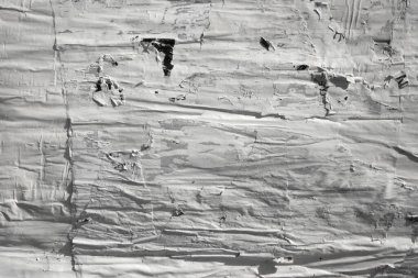 Eski ve yırtık posterlerin arka planı, buruşmuş kağıtlar, doku ve arka planlar.