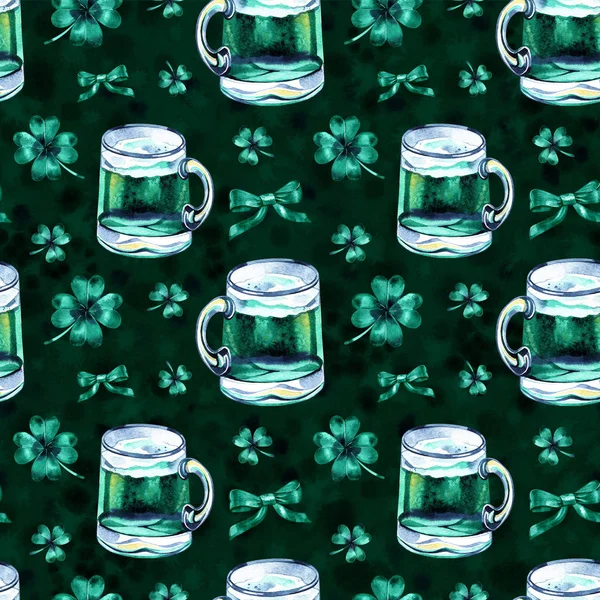 Fondo sin costuras con los símbolos del Día de San Patricio. Acuarela ilustración dibujada a mano con vaso de cerveza. Patrón de vacaciones . —  Fotos de Stock