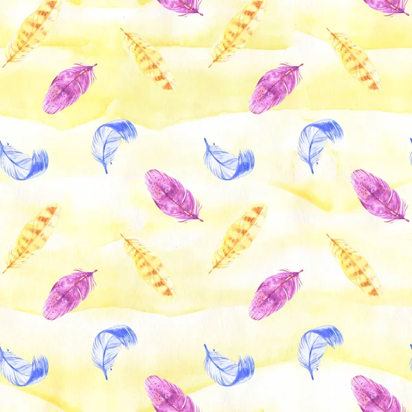 Akvarell handmålade gula fjädrar illustration sömlösa mönster isolerade på vit bakgrund. Sömlös textur med handritade fjädrar. Illustration för din design. Ljusa färger. — Stockfoto