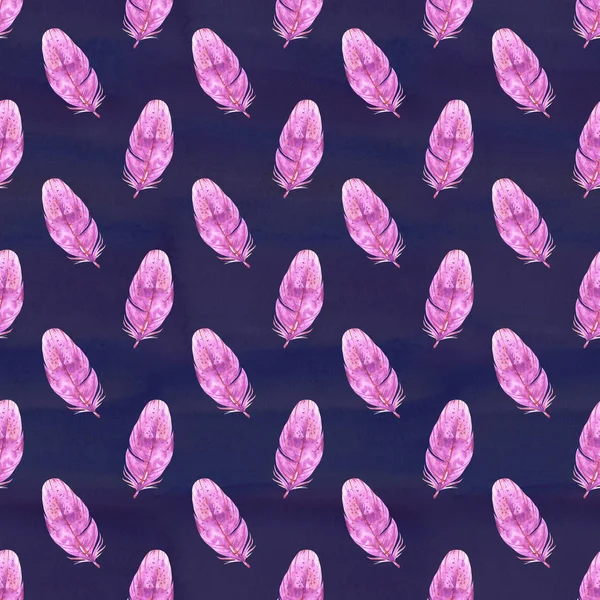 Handbemalte Aquarellfedern mit nahtlosem Muster auf weißem Hintergrund. texturierte Dekoration in rosa Boho. Pastell-Ornament für Packpapier, Stoffe und Textilien. — Stockfoto