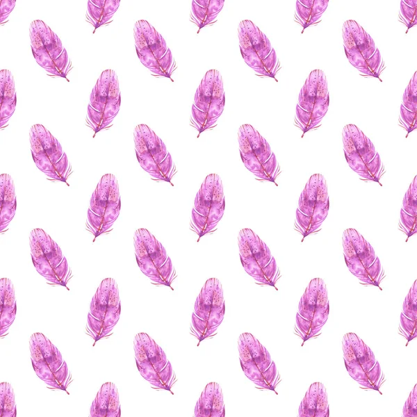 Plumas de acuarela pintadas a mano patrón sin costuras sobre fondo blanco. Decoración boho rosa texturizada. Adorno de pastel para papel de regalo, telas y textiles . — Foto de Stock