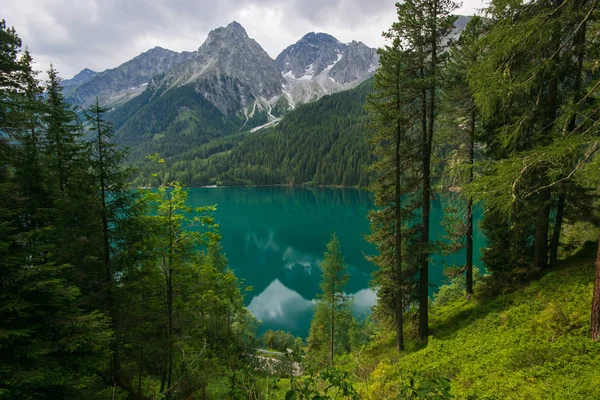 在意大利阿尔卑斯山的 Anterselva 湖令人惊叹的景色 — 图库照片