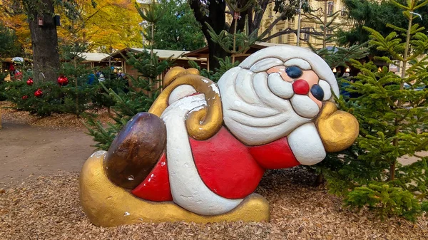 Bolzano Olaszország December 2018 Nagy Mikulás Karácsony Piac Bolzano Park — Stock Fotó