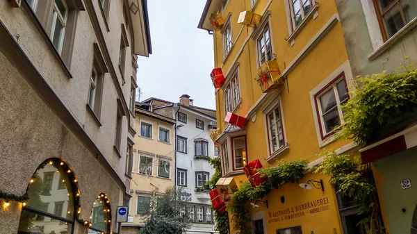 Bolzano Italy December 2018 Palace Historic Center Bolzano Decorated Gift — Stock Photo, Image