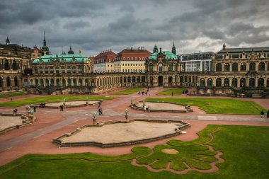 Dresden, Almanya - 1 Ocak 2019: Kış görünümü Courtyard Zwinger Palace Dresden - Saxony, Almanya