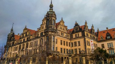 Dresden, Almanya - 1 Ocak 2019: Dresden kale görünümü veya Kraliyet Sarayı şehrin tarihi merkezinde