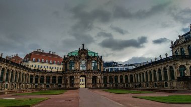 Panoramik Zwinger Palace (mimar Matthaus Poppelmann) - Dresden 17 yüzyıldan bu yana Kraliyet Sarayı