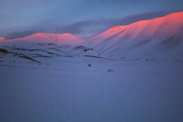 Alpenglow Phänomen Bei Sonnenuntergang Auf Dem Gipfel Des Monte Vettore — Stockfoto