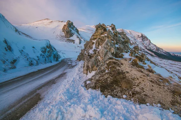 Επικίνδυνη Ορεινό Δρόμο Πάγο Και Χιόνι — Φωτογραφία Αρχείου