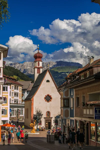 Ortisei Italia Julio 2018 Vista Capilla San Antonio Centro Histórico — Foto de Stock