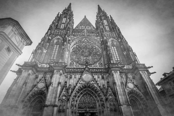 Veduta Scura Della Cattedrale San Vito Con Nebbia — Foto Stock