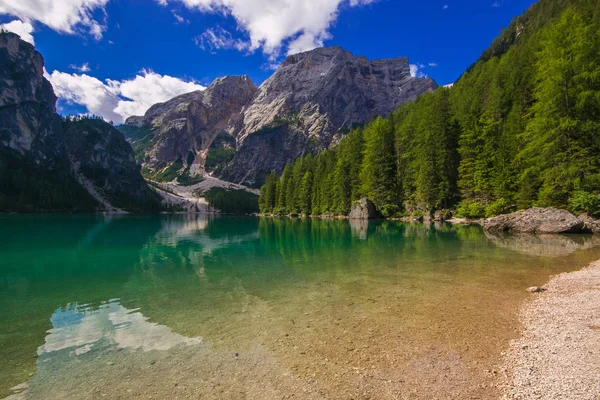 Jezioro Braies Jest Położony Dolomitach Których Odbijają Się Wodzie Alto — Zdjęcie stockowe