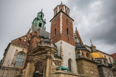 Aziz Stanislaus ve Wenceslaus Royal Archcathedral Bazilikası Wawel tepe üzerinde olarak da bilinen Wawel Katedrali görüntülemek