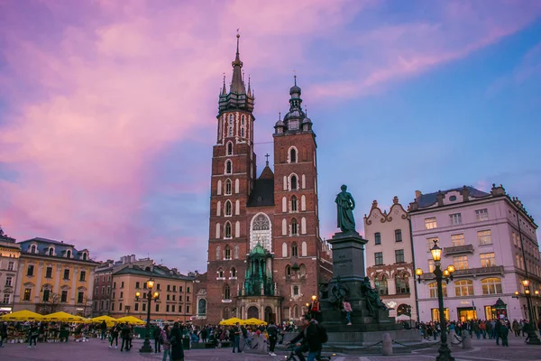 Krakow Polónia Março 2019 Vista Fantástica Praça Mercado Cracóvia Entardecer — Fotografia de Stock