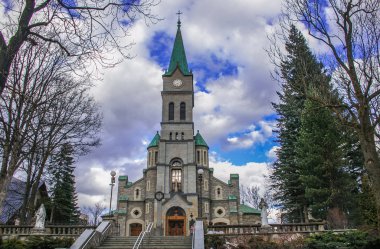Krupowki Street-Zakopane tarihi merkezinde Kutsal Aile Kilisesi, Polonya