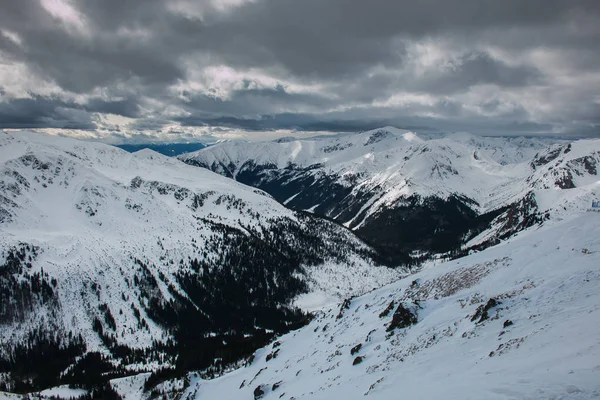 Dunkle Wolken Über Kasprowy Wierch Peak Auf Tatra Mountains Poland — Stockfoto