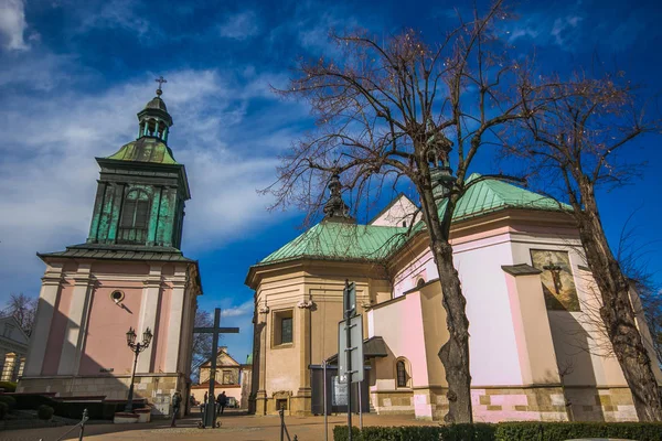 Wieliczka Kościół Kopalnia Soli Niebieski Niebo Wieś Polska Podróże Turystyka — Zdjęcie stockowe