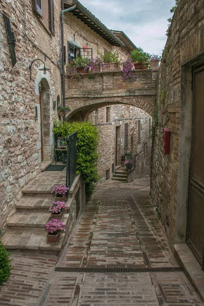 Alter Bogen Mittelalterlichen Dorf Spello Der Frühjahrszeit — Stockfoto