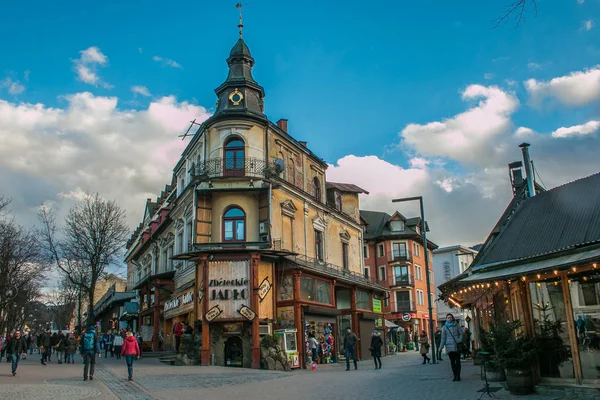 Zakopane, Polonya - 8 Mart 2019: Polonya, Avrupa 'daki Zakopane dağ köyünün tarihi merkezi