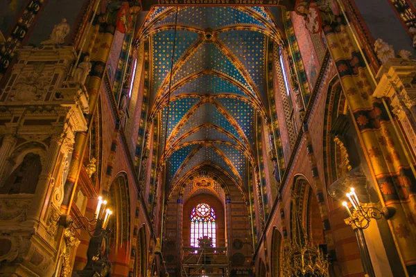 Krakow Polonia Marzo 2019 Interior Una Iglesia Gótica Medieval Santa — Foto de Stock