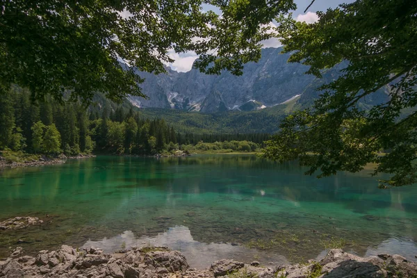 Καλοκαιρινή Θέα Στη Λίμνη Fusine Στις Ιταλικές Άλπεις — Φωτογραφία Αρχείου