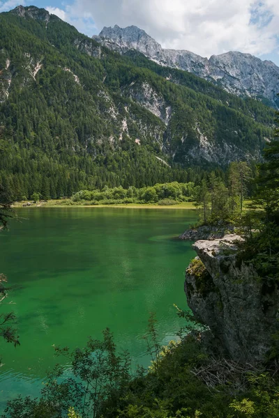 Piękne Szmaragdowe Jezioro Włoskich Alpach — Zdjęcie stockowe